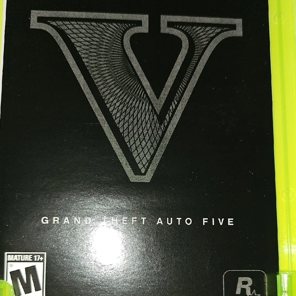 XBOX 360 Grand Theft Auto V - 2 Disc Set + Book